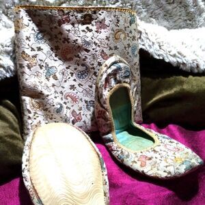 Foldable travel slippers w case